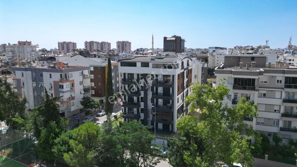 Meydan Kavşağında K.otoparklı 3 Banyolu Sıfır 5+1 Dubleks