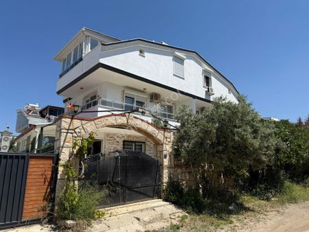 Didim Efeler Mahallesi Satılık Havuzlu Ön Cephe 4+1 Villa