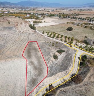 Yeltende Yolu Olan Satılık Tarlaa