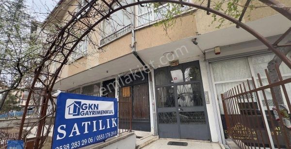 Esat Seyran Tutumlu Sokak Katta 2+1