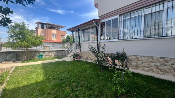 İzmir Dikili Cumhuriyet Mahallesi Köşe Parsel Tribleks