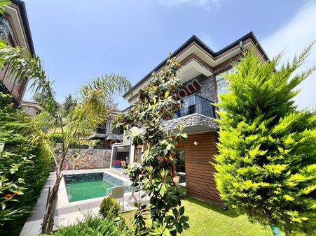 Full Donanımlı Müstakil Kış Yaz Bahçeli Havuzlu 3+1 Lüks Villa