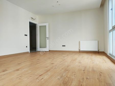 Kartal Yakacık Yeni Mah. Site İçinde Geniş 3+1 Daire