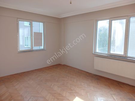 Ömerağa Mahallesi’nde Hat Boyuna Yakın Satılık 3+1 Daire