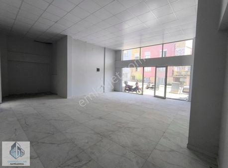 Garipoğulları Gayrimenkul'den Bademlik Caddesinde Dükkan