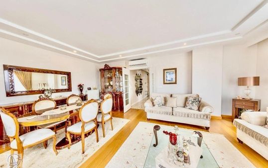 Yelken'den Suadiye Deniz Manzaralı Teraslı Yasal Dubleks Daire 4+2