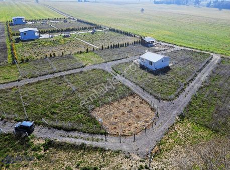 Menderes Cumaovası'nda İmara Yakın 220 M2 Bahçe