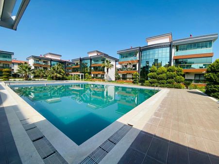 Manisa Yunus Emre Muradiye Mh. Villalar Bölgesi Havuzlu Site İçi 2+1 Kapalı Mutfak Satılık