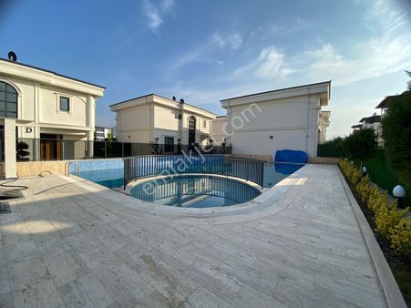 Havuzlu Saunalı Site İçi Sıfır 4+1 Satılık Villa