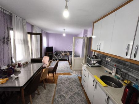 Balçovada Metro Yakını Arakat Eşyaları İle Satılık 2+1 Daire