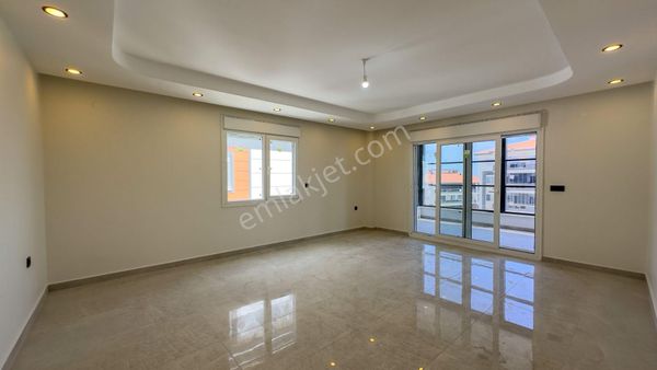 No:10 Gayrimenkul'den Satılık Sahilyolu Üzerinde Site İçerisinde Lüks 3+1 Daire