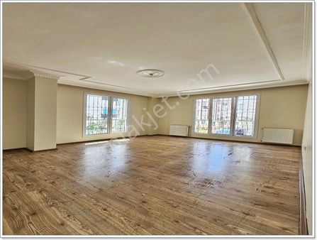 Metrobüse Yürüme Mesafesinde Ara Kat Gibi Geniş 2+1 Daire!!