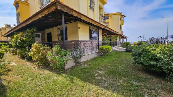 Kuşadası Karaova Havuzlu Sitede Eşyasız Kiralık Villa