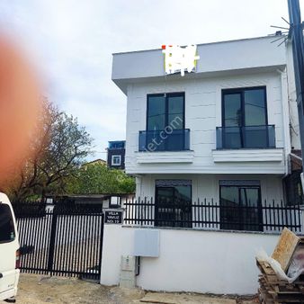 Kumburgaz Yenimahalle Villalar Bölgesinde Sıfır 4+1