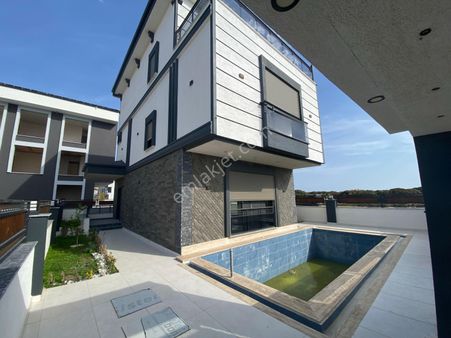 Didim Efelerde Satılık Tam Müstakil Havuzlu Otoparklı 5+1 Villa!
