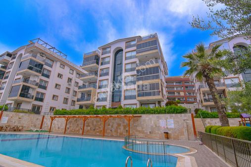 Kuşadası Değirmendere'de Full Deniz Manzaralı Satılık 3+1 Daire