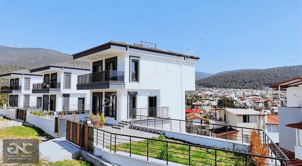 Akbük Merkezde Satılık Müstakil 4+1 Villa