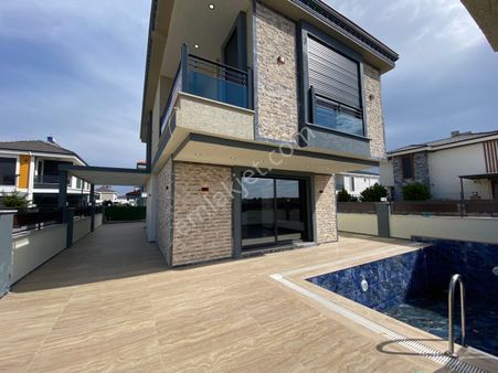 Didim Efelerde Satılık Havuzlu Otoparklı Tam Müstakil 3+1 Villa!