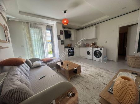 Bahçelievler Merkez'de Yeni Binada K. Otoparklı 1+1 Daire