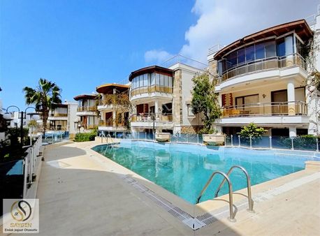 Turgutreisin En Nezih Bölgesinde Havuzlu Sitede Deniz Manzaralı