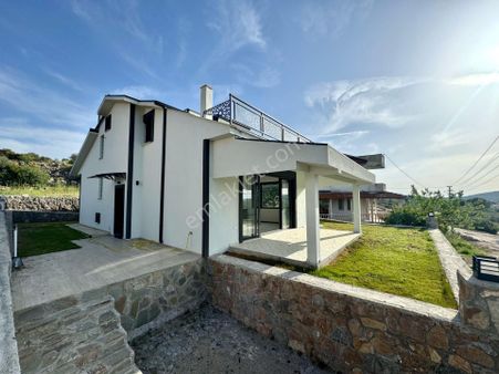 **bademli’de Doğanın İçinde Yatay Mimari 4+1 Lüks,modern Villa**