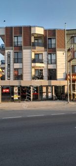 Hürriyet Mahallesinde Asfalt A Bitisik Ofis