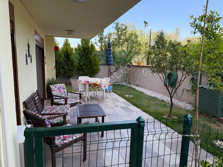 Ayvalık Sahilkent'te Ful Eşyalı Kiralık 1+1 Bahçe Katı