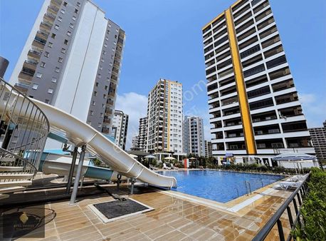 King'den Denize 250m Mesafe Eşyalı Havuzlu 1+1 Daire