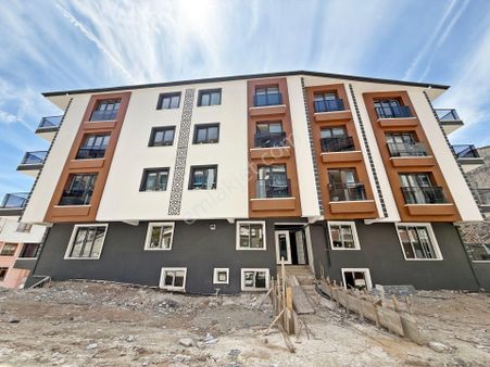 3+1 Sıfır 1.kat Cadde Paraleli Merkezi Konum Yeni Yapı