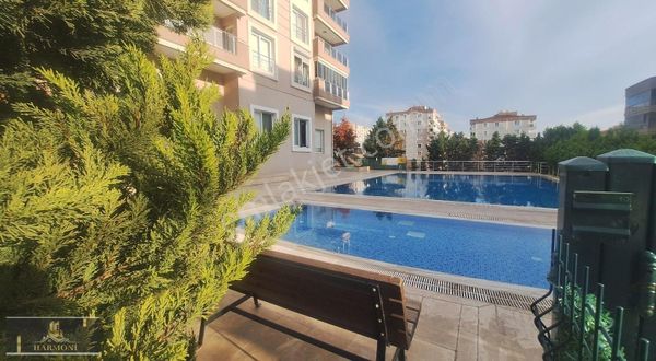 Havuzlu Site İçinde Geniş Çift Cephe Acil Satılık 3+1 Daire