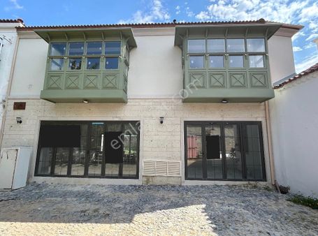 Alaçatı Hacımemiş'in Kalbinde, Bahçeli Ve Bölünebilir 360 M² Yeni Nesil Yatırımlık İşyeri!