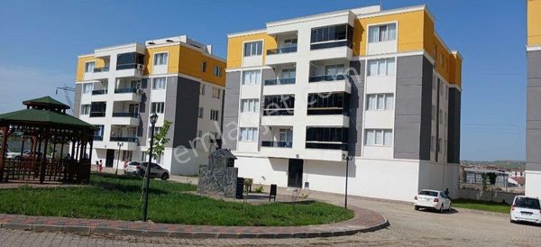 450 Evlerde Kaya Namsa Yapıda Satılık Köşe Dükkan