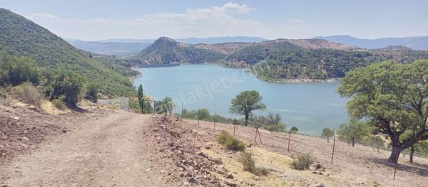 Bergama Durmuşlar'da Göl Manzaralı Müstakil Parsel Tek Tapu 7620m2 Arazimiz Satılıktır