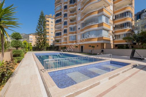 Alanya Merkezde Deniz Ve Kale Manzaralı, Satılık Eşyalı 2+1 Daire