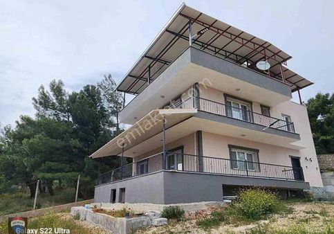 Bornova Yakaköy 1131 M2 İçinde 300 M2 4+1 Doğa Manzaralı Villa