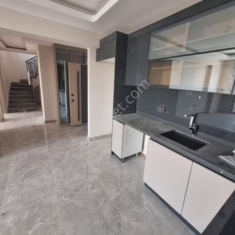 Bağlıcada Uygun Fiyata 4+1 Dubleks