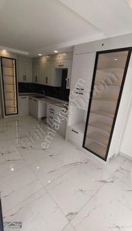 Cadde Üzerinde 160 M2 Geniş Balkonlu Ebeveyn Bny. 3+1 Daire