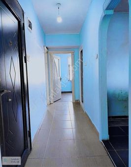 Saray Emlaktan Satılık 3 Odalı Çatı Katı Daire