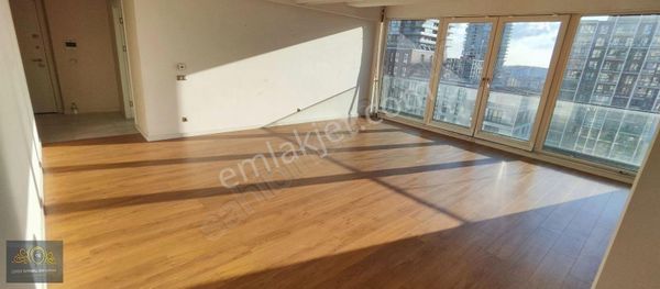 Evvel İstanbul Sitesinde Üç Cepheli Satılık 3+1 Daire