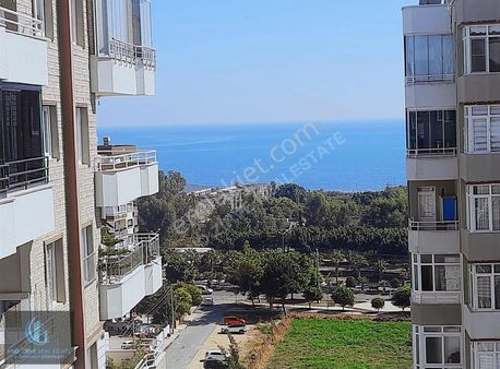 Menderes Mah'de Deniz Manzaralı Kombi Havuz Krediye Uygun 3+1