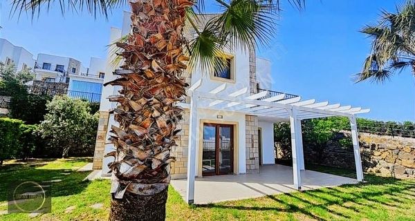 Bodrum Gümüşlük Yalıkavak Geniş Bahçeli Havuz Projeli Köşe Villa