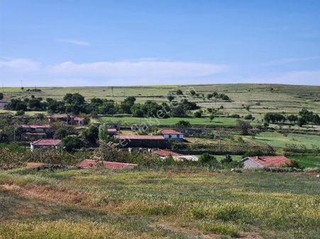 Emirdağ Avdan 460 M2 Köy İçi İmarlı Arsa Elektrik Yolu Suyu Var