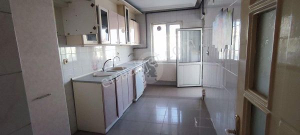 Çorlunun En Büyük Döner Kavşağında Satılık Daire (işyeri)p.no.1755 M