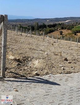 Remax Ozan^dan Torbalı Demirci Köy Ağılyeri Mevki 633 M2 Arsa