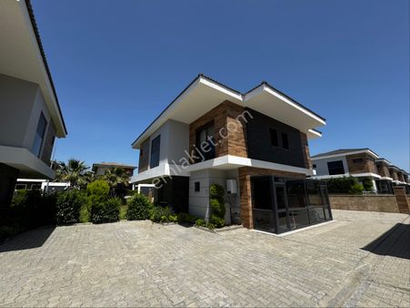 Plaja Yakın Geniş Bahçeli 3+1 Villa