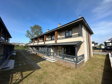 Turyap Sinan Varlık'tan Satılık Şömineli 2+1 Sıfır Dubleks Villa