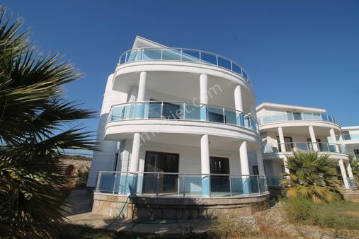 Aydın Dıdım Hısar Mahallesı'nde Havuzlu Sıtede Satılık 4+1 Tam Müstakıl Trıpleks Vılla