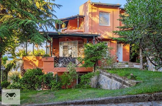Mudanya Kumyaka'da Deniz Manzaralı Site İçinde Satılık Villa