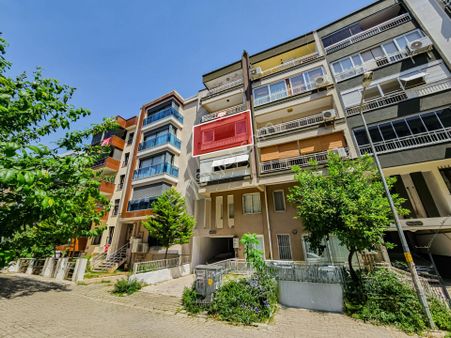 Bahçelievler Karşıyaka Lisesi Karşısı Satılık 3+1 Daire Otopark