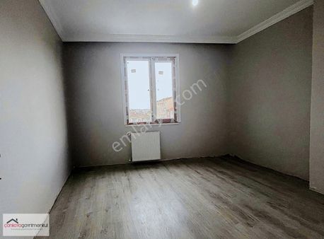 Teyfikbeyde 2+1 Cadde Üzeri Satılık Arakat Daire